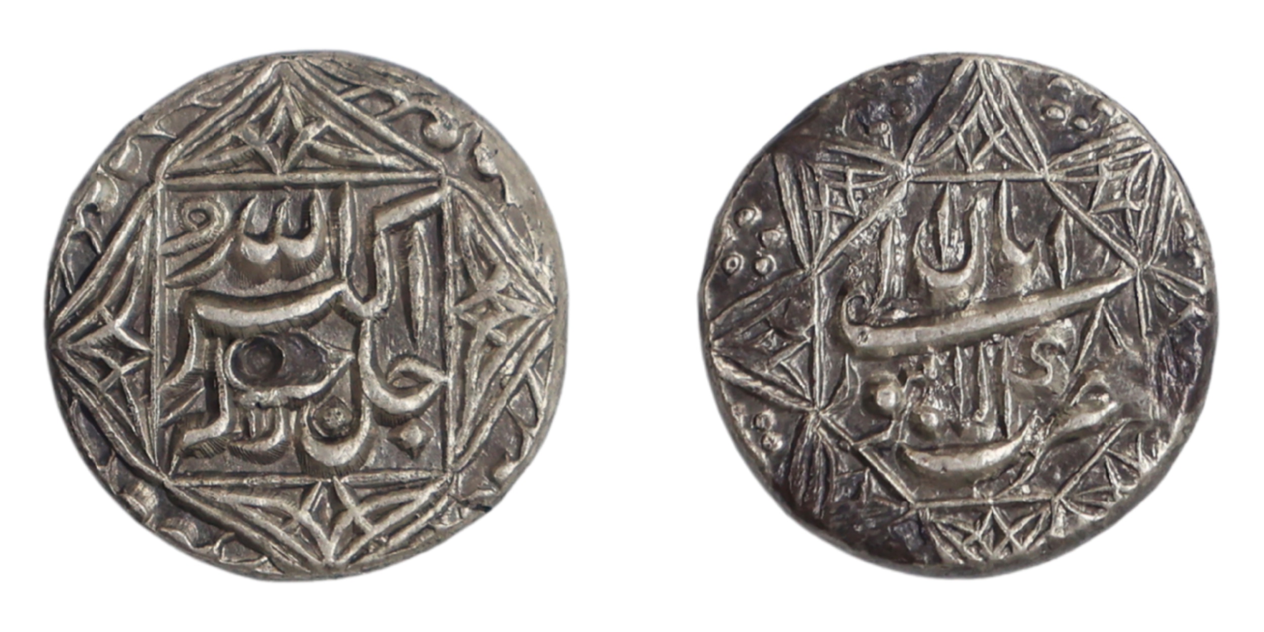 Akbar (AH 963-1014 / 1556-1605 AD), Silver 1/2 Rupee, 5.66g, 16.48mm, Lahore Mint, Ilahi t