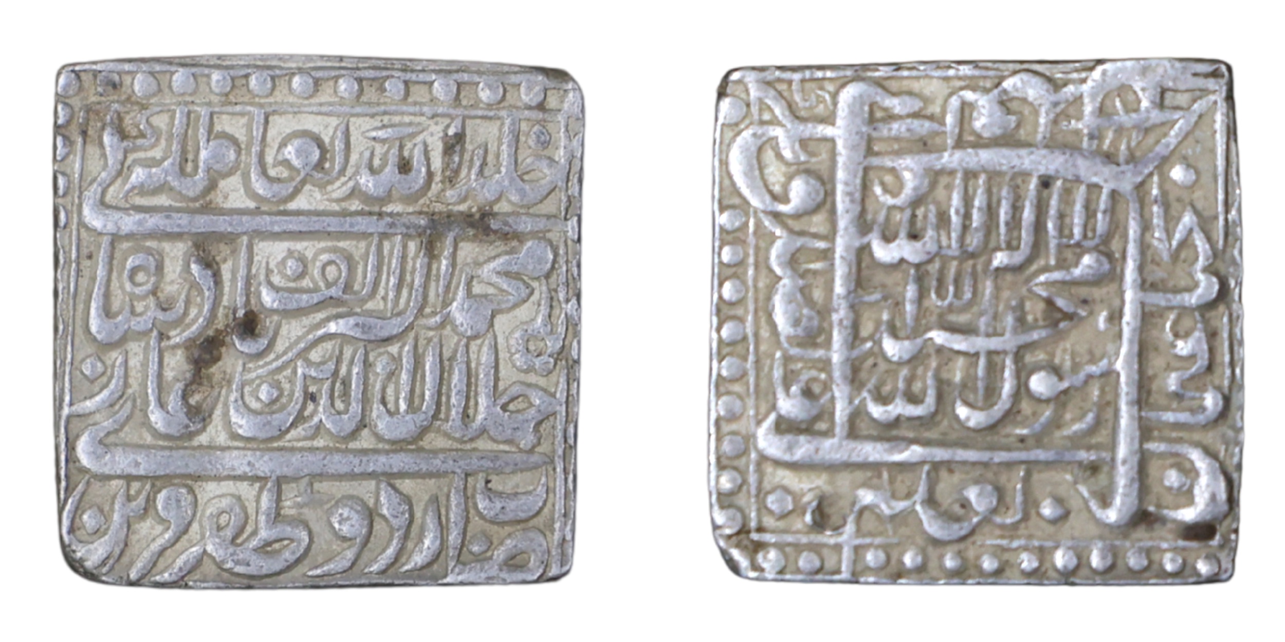 Akbar (AH 963-1014 / 1556-1605 AD), Silver Square Rupee, 11.40g, 21.60x21.90mm, Urdu Zafar